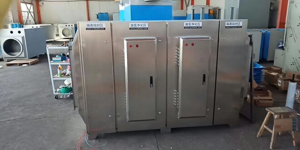 塑料制品車間廢氣處理設(shè)備無任何機械動作，無噪音，無需專人管理和日常維護，只需作定期檢查，本設(shè)備能耗低，設(shè)備風(fēng)阻極低＜50pa,可節(jié)約大量排風(fēng)動力能耗。